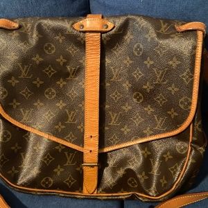 Louis Vuitton Samur 35